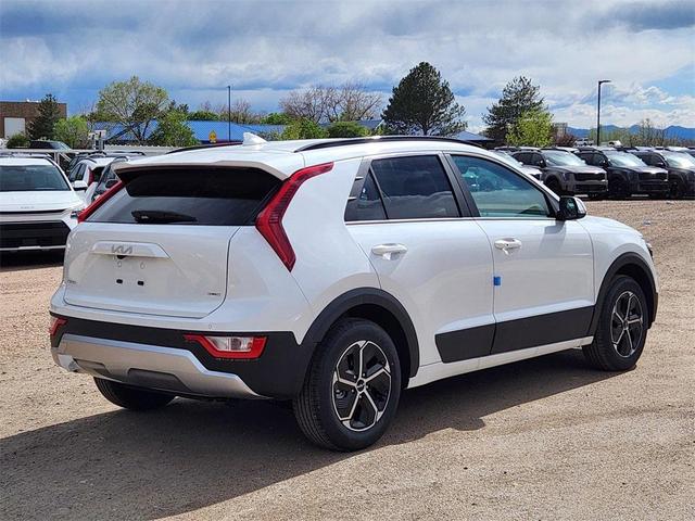 Photo of 2025 Snow White Pearl Kia Niro