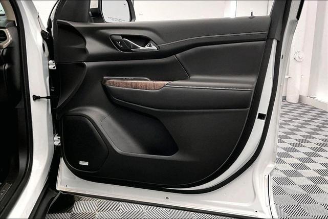 Photo of 2023 White Frost Tri-Coat GMC Acadia