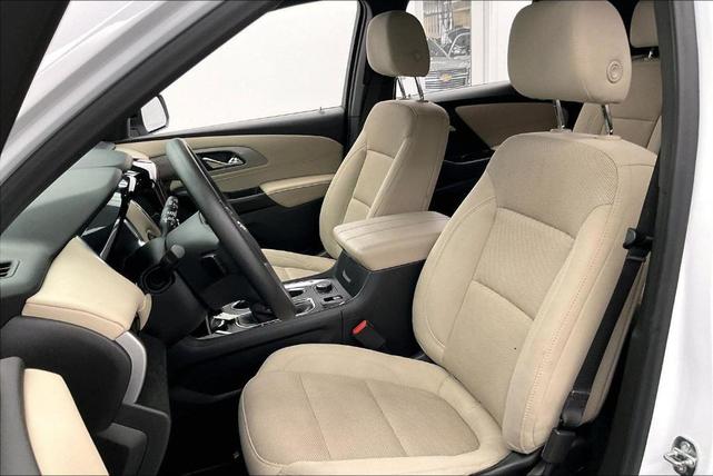 Photo of 2023 Summit White Chevrolet Traverse