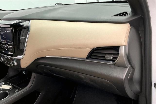 Photo of 2023 Summit White Chevrolet Traverse