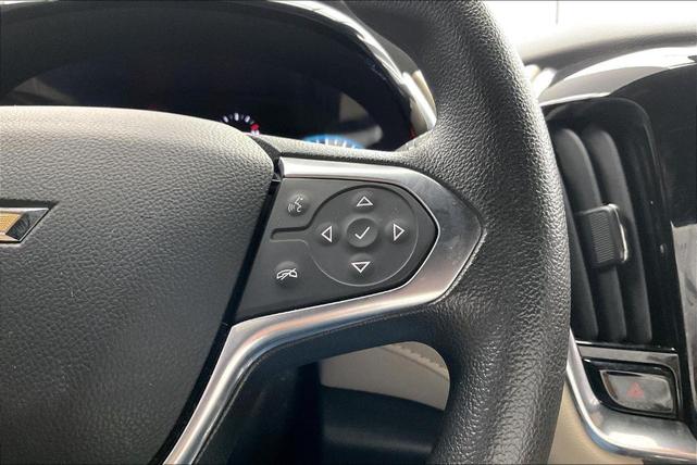 Photo of 2023 Summit White Chevrolet Traverse