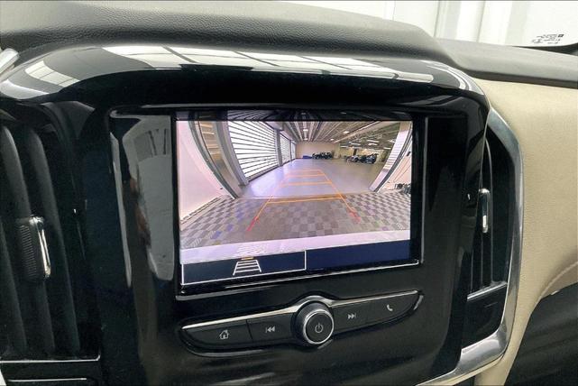 Photo of 2023 Summit White Chevrolet Traverse