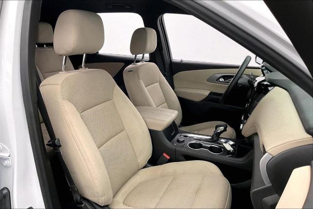 Photo of 2023 Summit White Chevrolet Traverse