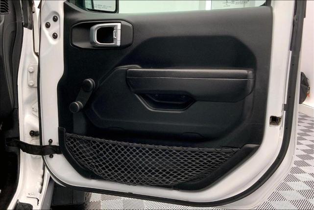 Photo of 2021 Bright White Clearcoat Jeep Gladiator