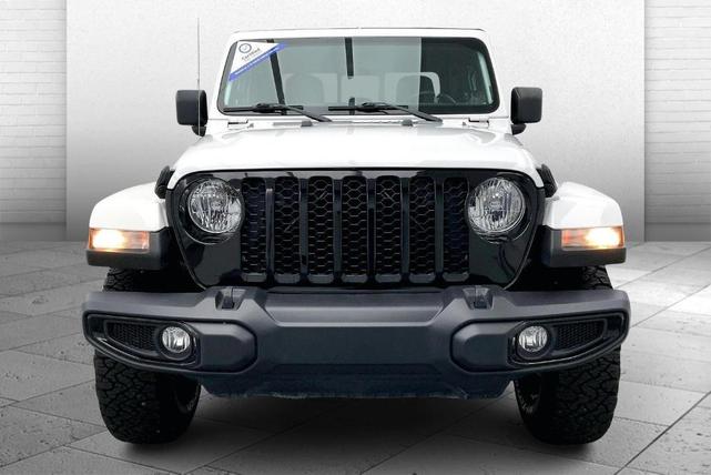 Photo of 2021 Bright White Clearcoat Jeep Gladiator