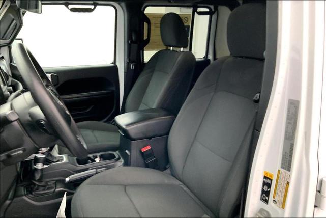 Photo of 2021 Bright White Clearcoat Jeep Gladiator
