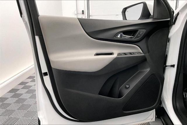 Photo of 2020 Summit White Chevrolet Equinox
