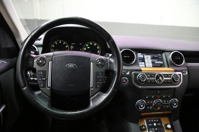 Photo of 2015 Fuji White Land Rover LR4