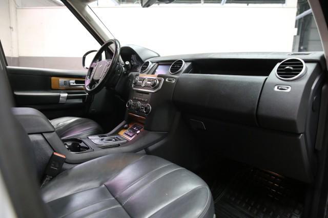 Photo of 2015 Fuji White Land Rover LR4