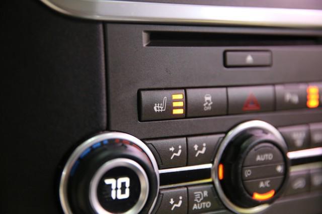 Photo of 2015 Fuji White Land Rover LR4