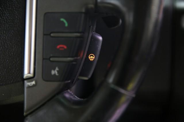 Photo of 2015 Fuji White Land Rover LR4