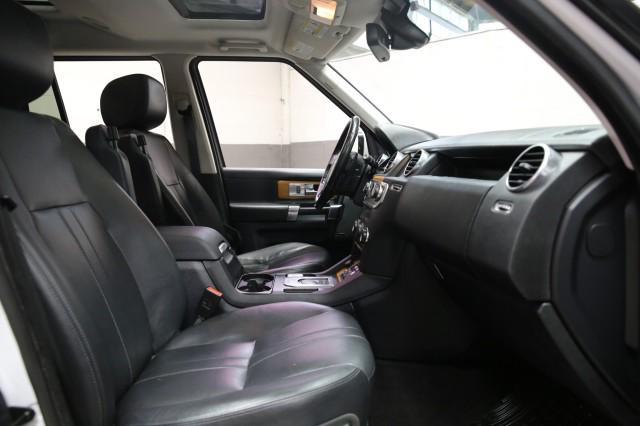 Photo of 2015 Fuji White Land Rover LR4