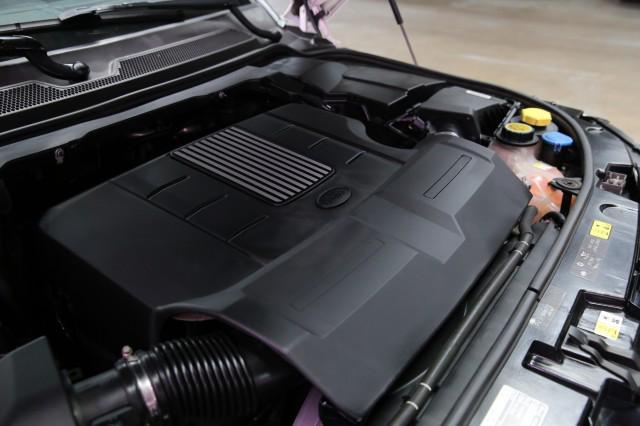 Photo of 2015 Fuji White Land Rover LR4