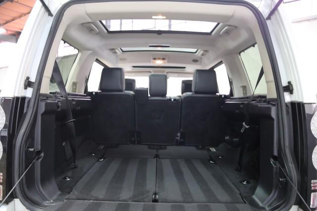 Photo of 2015 Fuji White Land Rover LR4