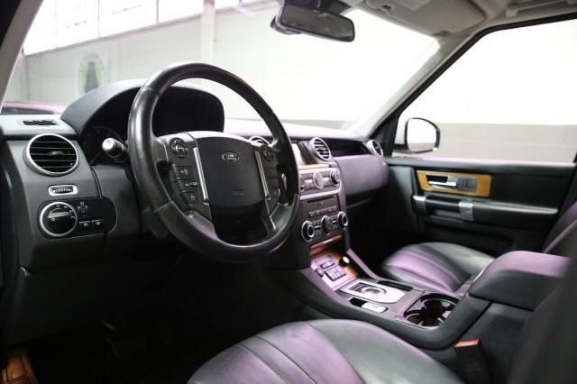 Photo of 2015 Fuji White Land Rover LR4