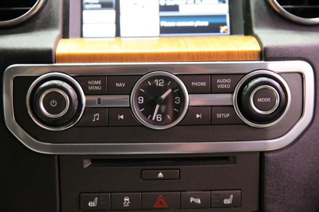 Photo of 2015 Fuji White Land Rover LR4