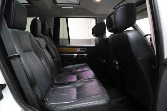 Photo of 2015 Fuji White Land Rover LR4