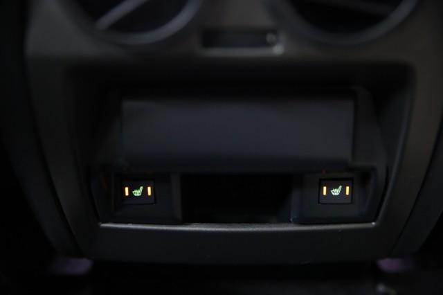 Photo of 2015 Fuji White Land Rover LR4