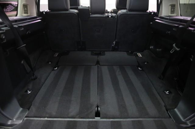 Photo of 2015 Fuji White Land Rover LR4