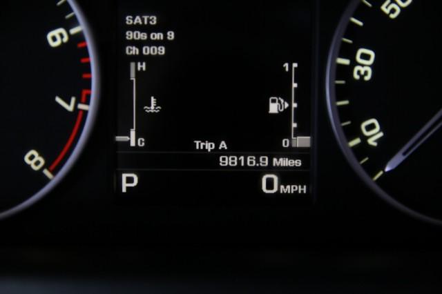 Photo of 2015 Fuji White Land Rover LR4