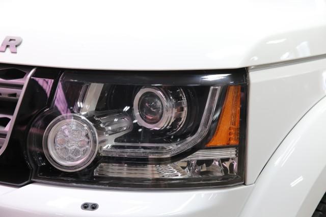 Photo of 2015 Fuji White Land Rover LR4