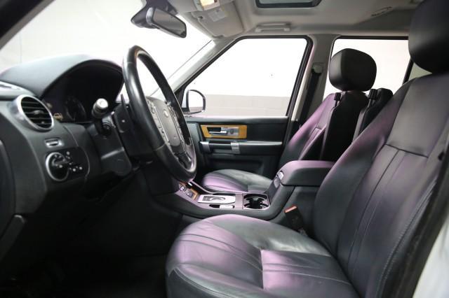 Photo of 2015 Fuji White Land Rover LR4