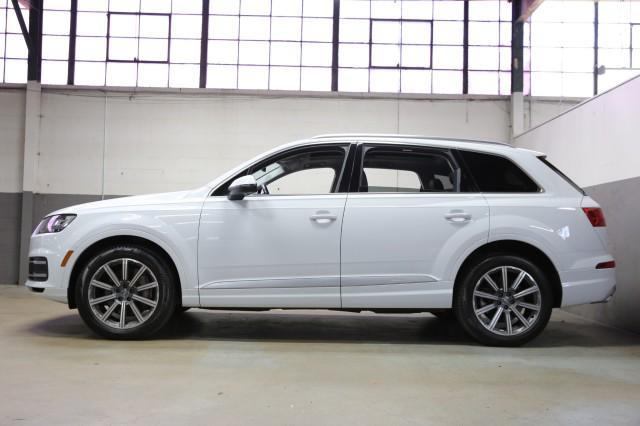 Photo of 2018 Glacier White Metallic Audi Q7