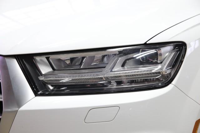 Photo of 2018 Glacier White Metallic Audi Q7