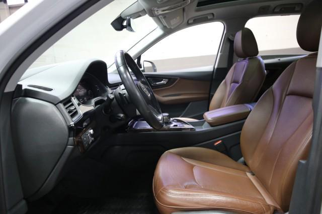 Photo of 2018 Glacier White Metallic Audi Q7