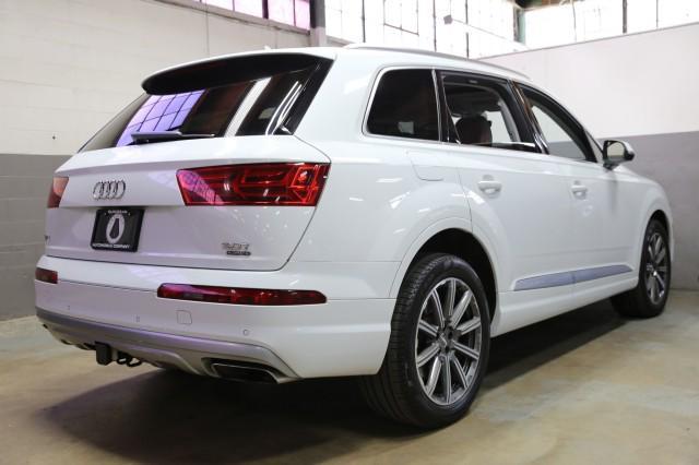 Photo of 2018 Glacier White Metallic Audi Q7