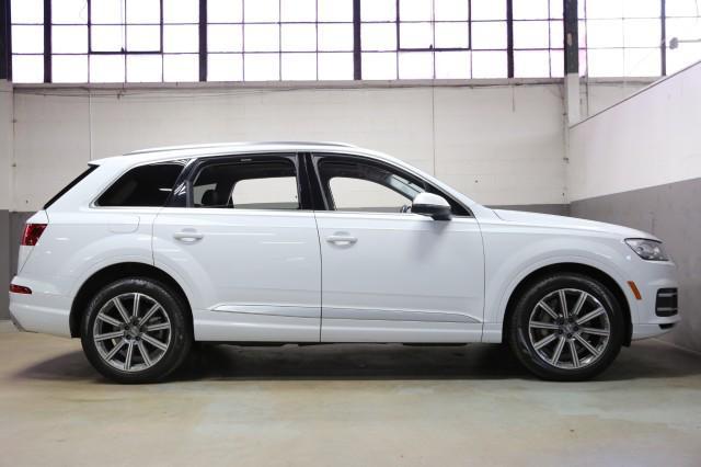 Photo of 2018 Glacier White Metallic Audi Q7