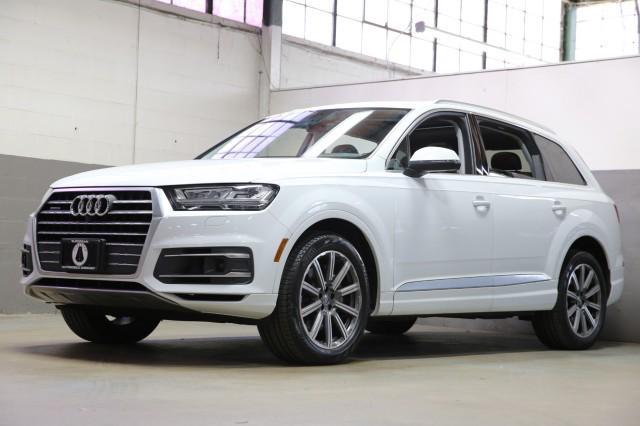 Photo of 2018 Glacier White Metallic Audi Q7