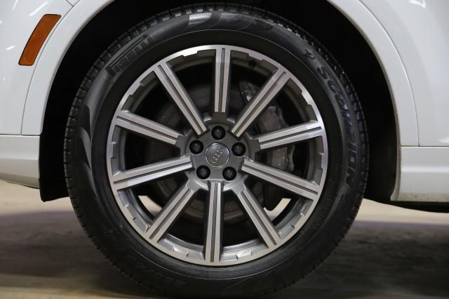 Photo of 2018 Glacier White Metallic Audi Q7