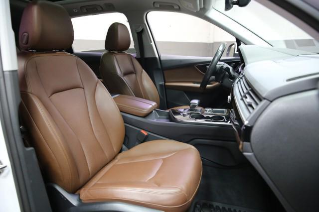 Photo of 2018 Glacier White Metallic Audi Q7