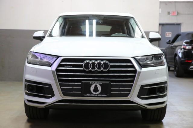 Photo of 2018 Glacier White Metallic Audi Q7