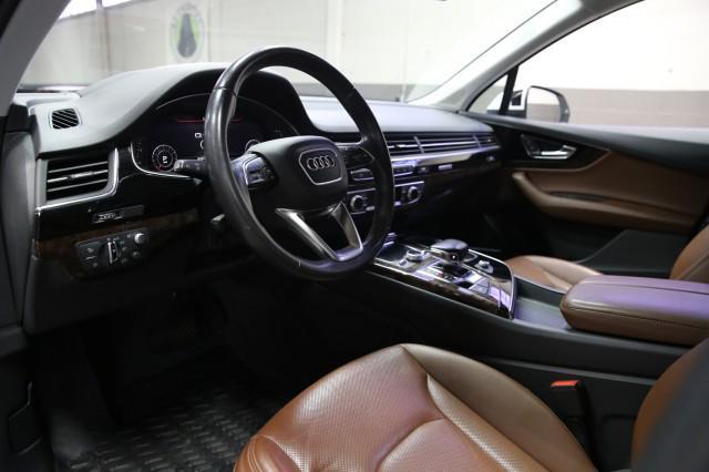 Photo of 2018 Glacier White Metallic Audi Q7