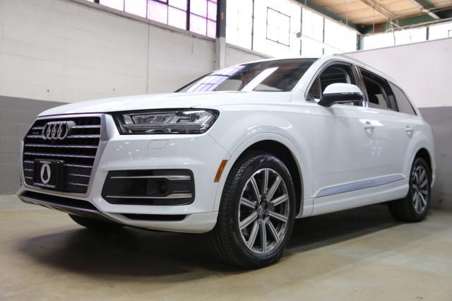 Photo of 2018 Glacier White Metallic Audi Q7
