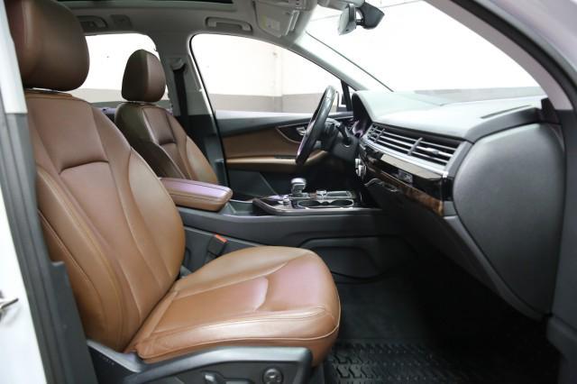 Photo of 2018 Glacier White Metallic Audi Q7