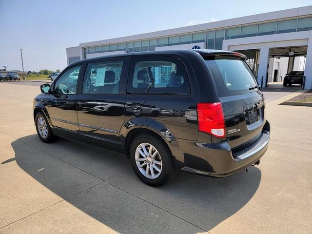 Photo of 2016 Brilliant Black Crystal Pearlcoat Dodge Grand Caravan