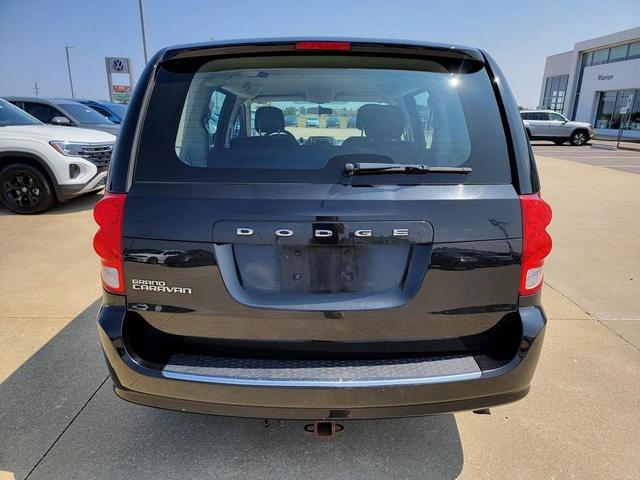Photo of 2016 Brilliant Black Crystal Pearlcoat Dodge Grand Caravan