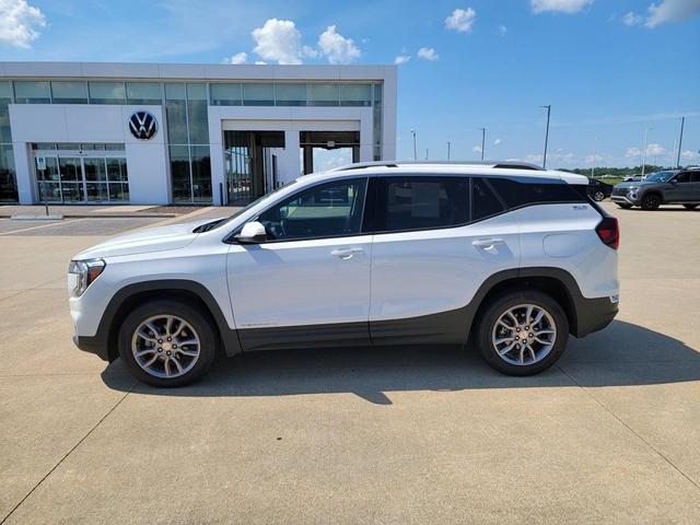 Photo of 2024 Summit White GMC Terrain
