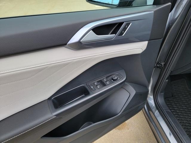 Photo of 2025 Platinum Gray Metallic Volkswagen Taos