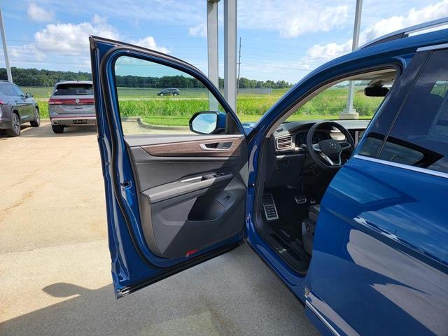 Photo of 2025 Mountain  Lake Blue Volkswagen Atlas