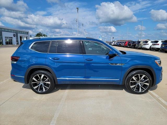 Photo of 2025 Mountain  Lake Blue Volkswagen Atlas