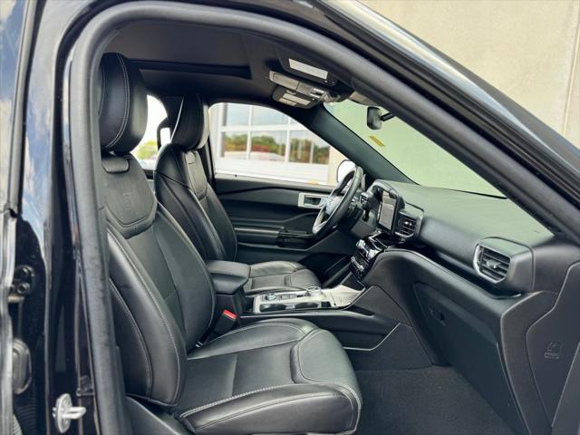 Photo of 2022 Agate Black Metallic Ford Explorer