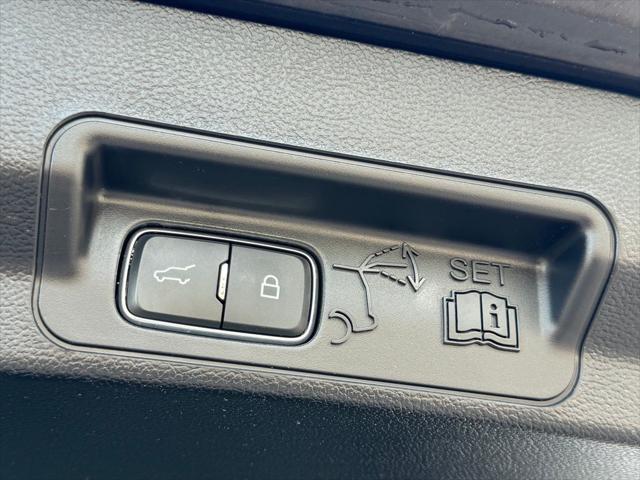 Photo of 2022 Agate Black Metallic Ford Explorer