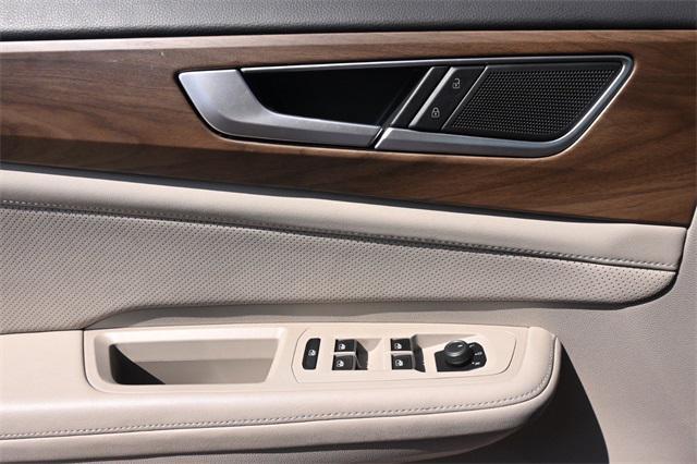Photo of 2024 Aurora Red Metallic Volkswagen Atlas