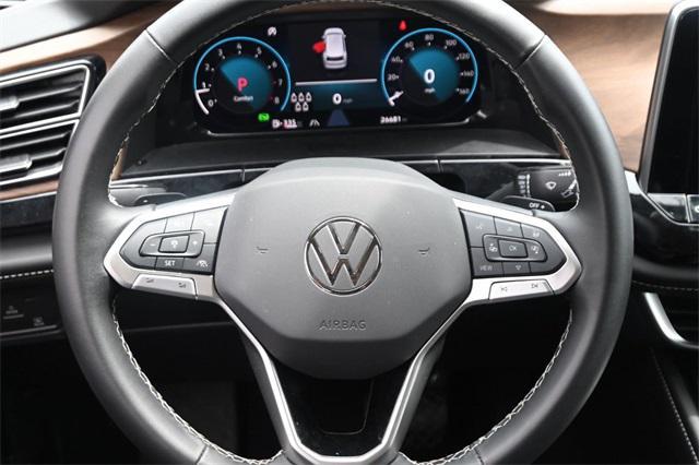 Photo of 2024 Deep Black Pearl Volkswagen Atlas