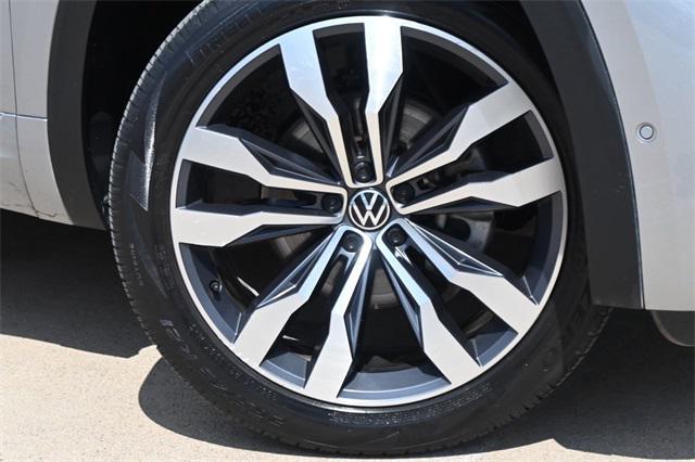 Photo of 2023 Pyrite Silver Metallic Volkswagen Atlas Cross Sport