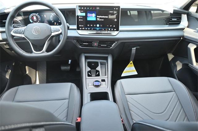 Photo of 2025 Platinum Gray Metallic Volkswagen Tiguan